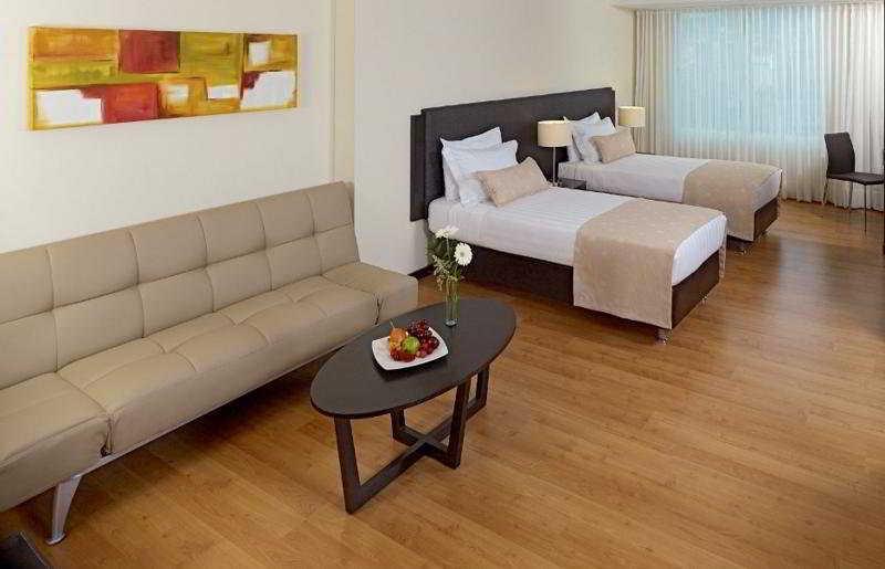 Estelar Apartamentos מדיין מראה חיצוני תמונה